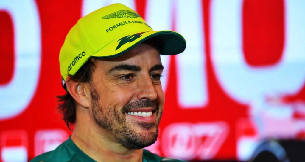 Fernando Alonso prolonge chez Aston Martin