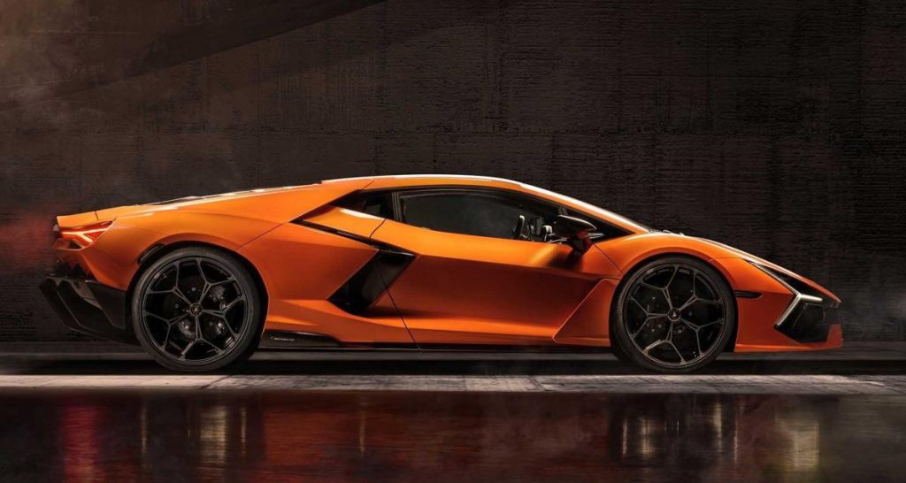 Lamborghini dégaine Revuelto, la nouvelle arme pour défier Ferrari