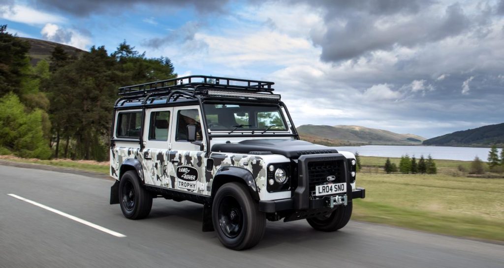 Land Rover Classic présente le Defender Works V8 Trophy II (ouf !)