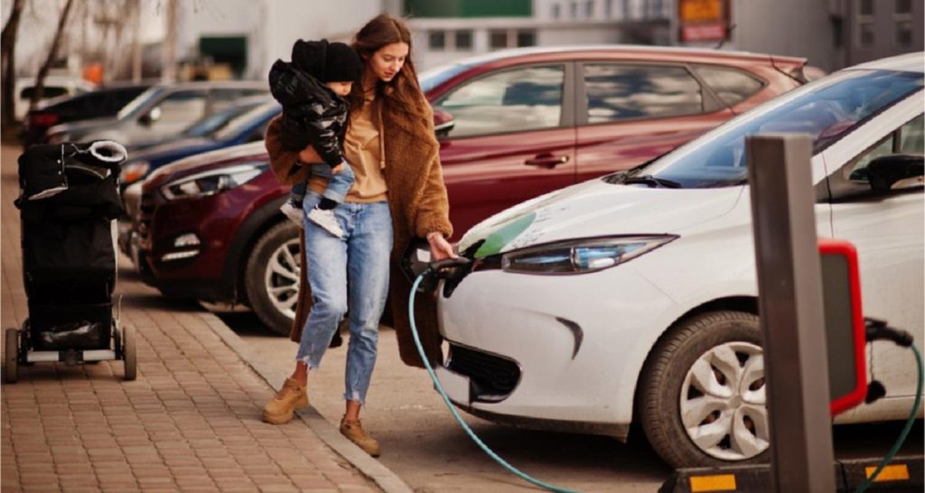 Les femmes insensibles aux charmes des véhicules électriques