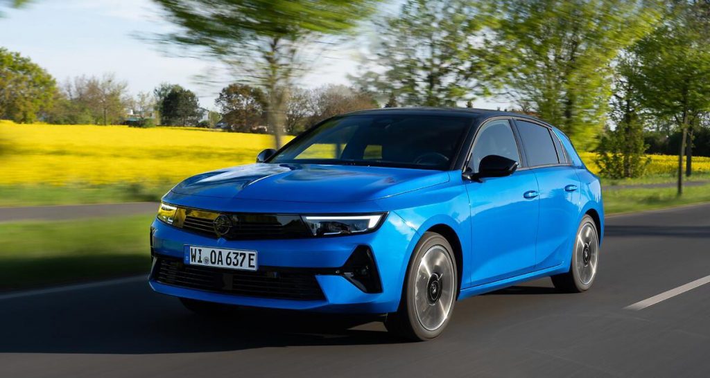 Opel Astra Electric : moins chère que la Peugeot e-308