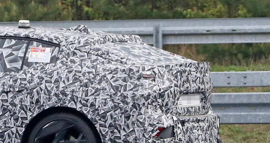 Spyshots : la Peugeot 408 Cross en approche