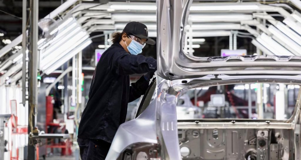 Tesla : Gigafactory Berlin à l’arrêt, suspicion incendie criminel