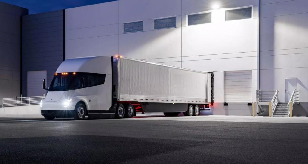 Tesla : méga investissement pour produire Semi et batteries
