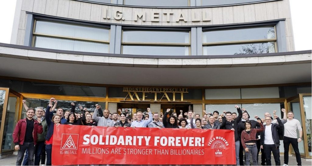 Travail chez Tesla : les salariés allemands se syndiquent en masse !