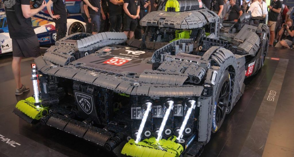 Une 9×8 LEGO en taille réelle