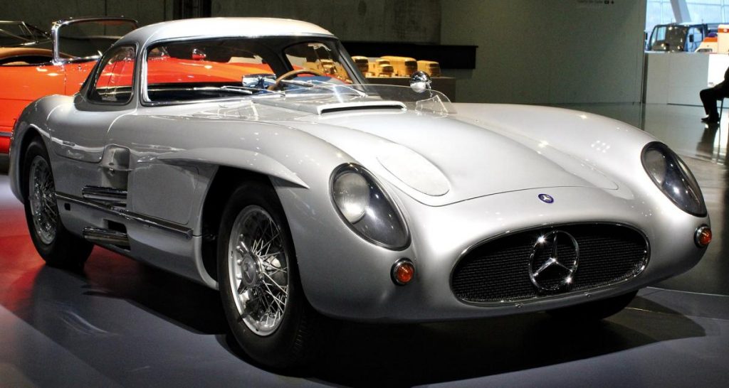 Une Mercedes 300 SLR pulvérise le record de vente aux enchères