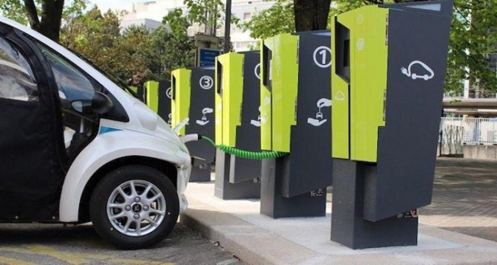 VE : cible de 100.000 bornes bientôt atteinte selon le gouvernement