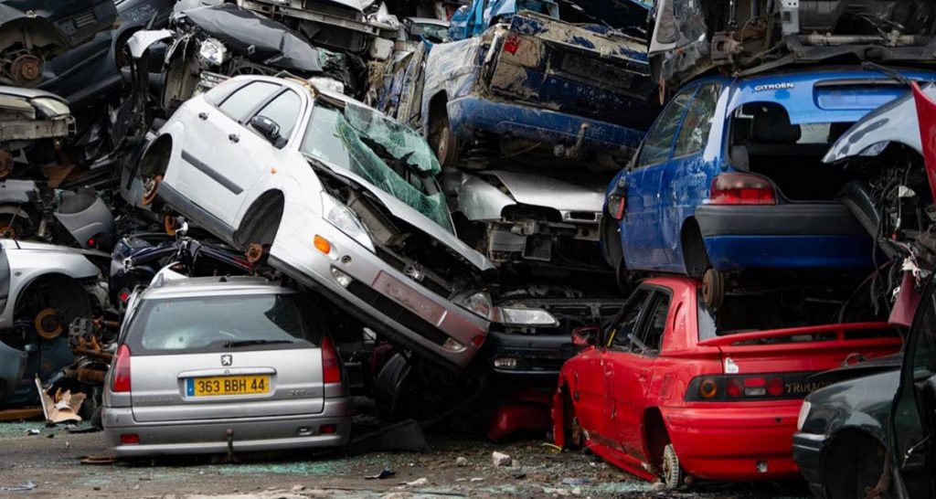 Vendre sa voiture pour pièces à un particulier, pourquoi c’est interdit ?