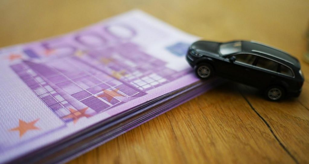 Voiture d’occasion : achat à un particulier ou à un professionnel ?