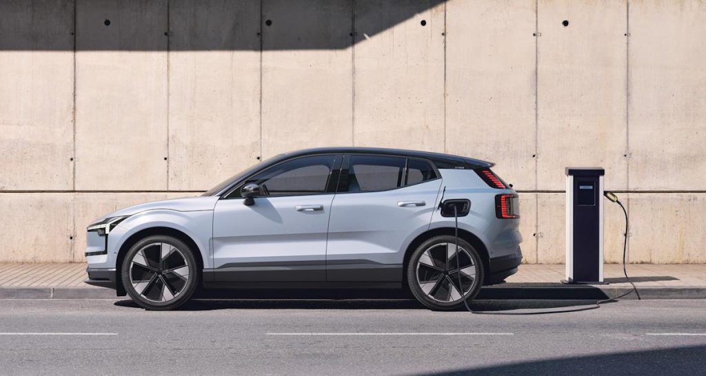 Volvo : record de ventes en mars, dopé par le SUV électrique EX30