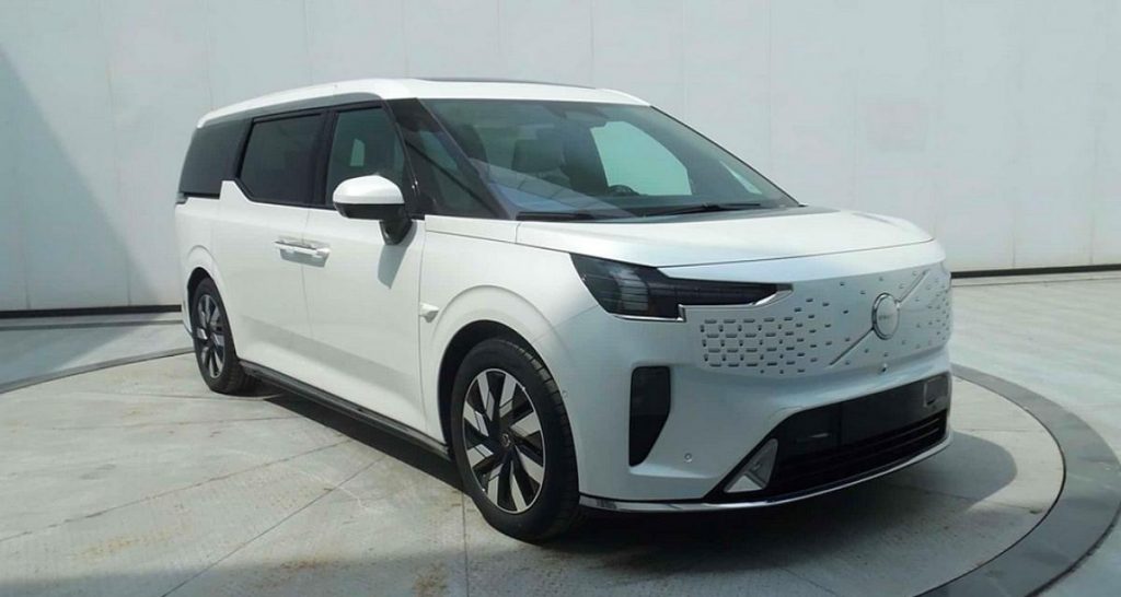 Volvo se lance dans le minivan avec l’EM90
