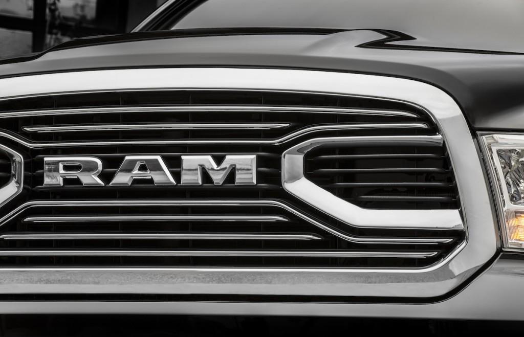 hd-chicago_2015_ram_laramie_limited_1-10