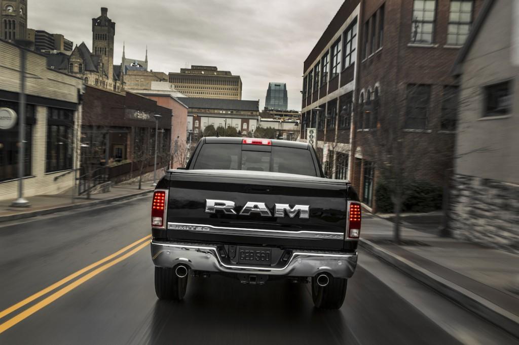 hd-chicago_2015_ram_laramie_limited_1-11