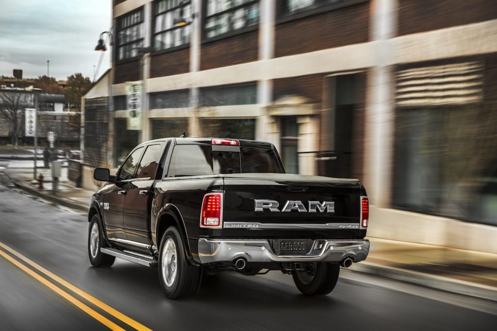 hd-chicago_2015_ram_laramie_limited_1-12