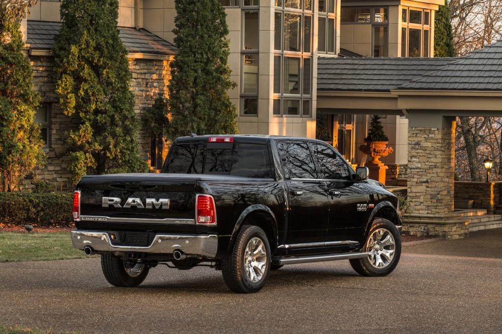 hd-chicago_2015_ram_laramie_limited_1-16