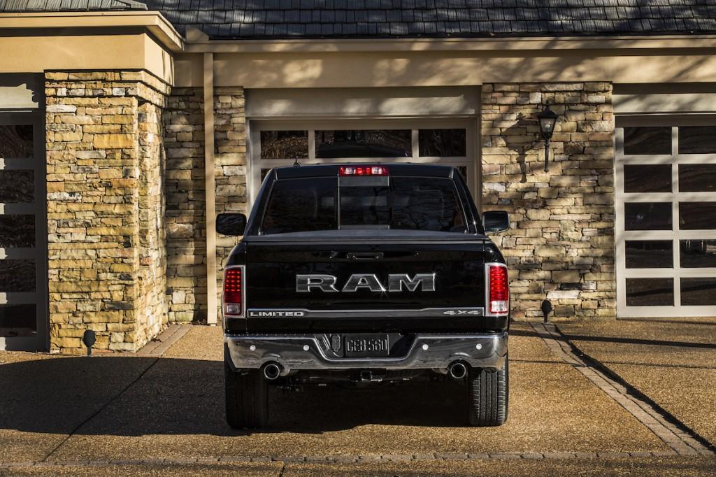 hd-chicago_2015_ram_laramie_limited_1-18