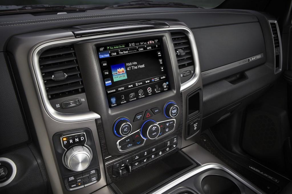 hd-chicago_2015_ram_laramie_limited_1-3