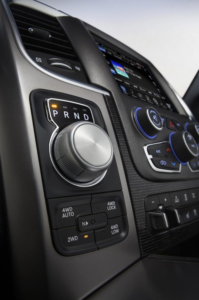 hd-chicago_2015_ram_laramie_limited_1-4