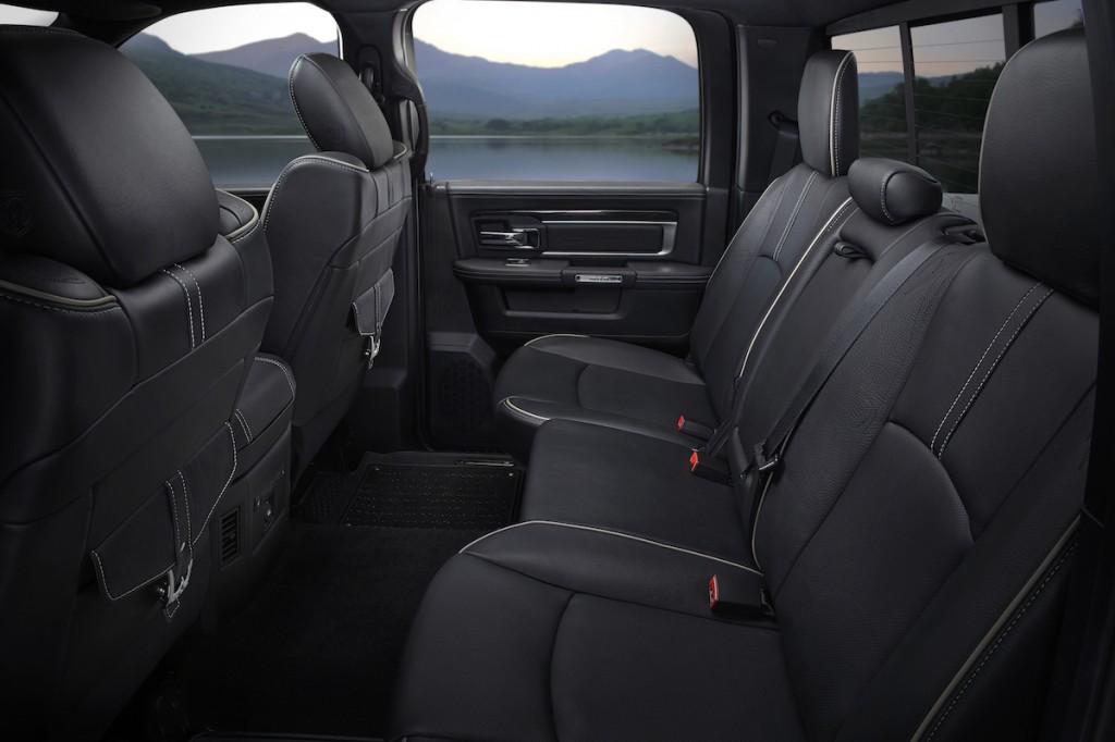 hd-chicago_2015_ram_laramie_limited_1-6