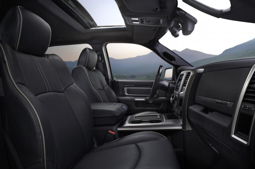 hd-chicago_2015_ram_laramie_limited_1-7