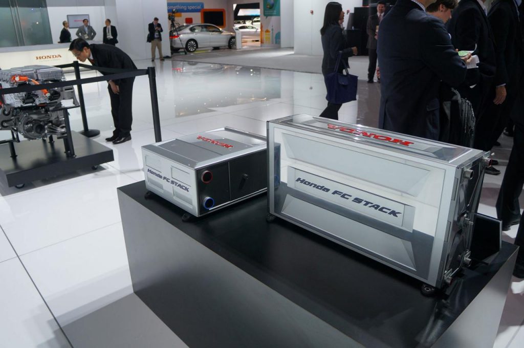 hd-dtroit_2015_live_honda_fcv_concept_1-3