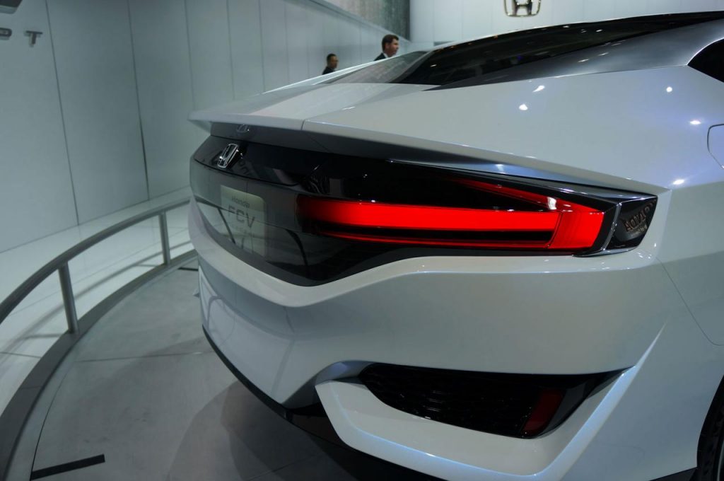 hd-dtroit_2015_live_honda_fcv_concept_1-9