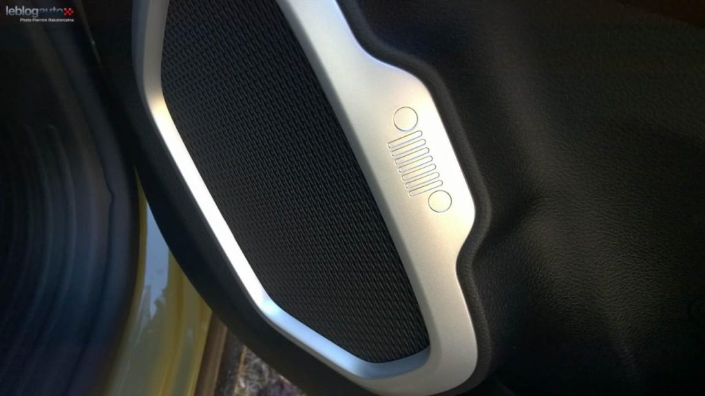 hd-essai_jeep_renegade_pour_bousculer_l_ordre_tabli_1-10