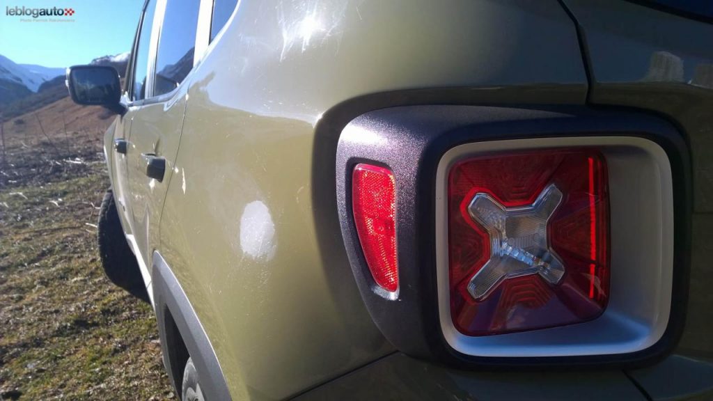 hd-essai_jeep_renegade_pour_bousculer_l_ordre_tabli_1-16
