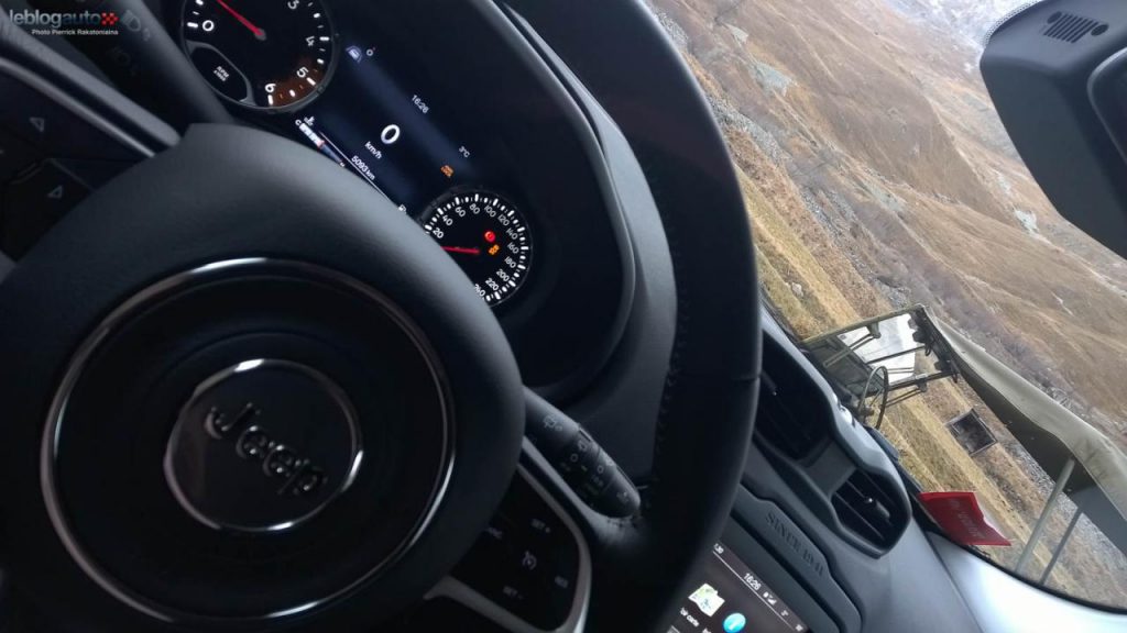 hd-essai_jeep_renegade_pour_bousculer_l_ordre_tabli_1-31