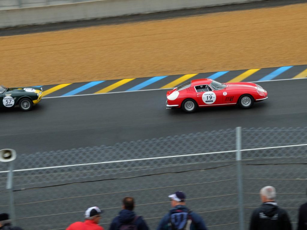 hd-ferrari_au_mans_classic_le_rouge_est_mis_1-10