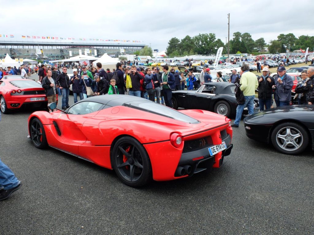 hd-ferrari_au_mans_classic_le_rouge_est_mis_1