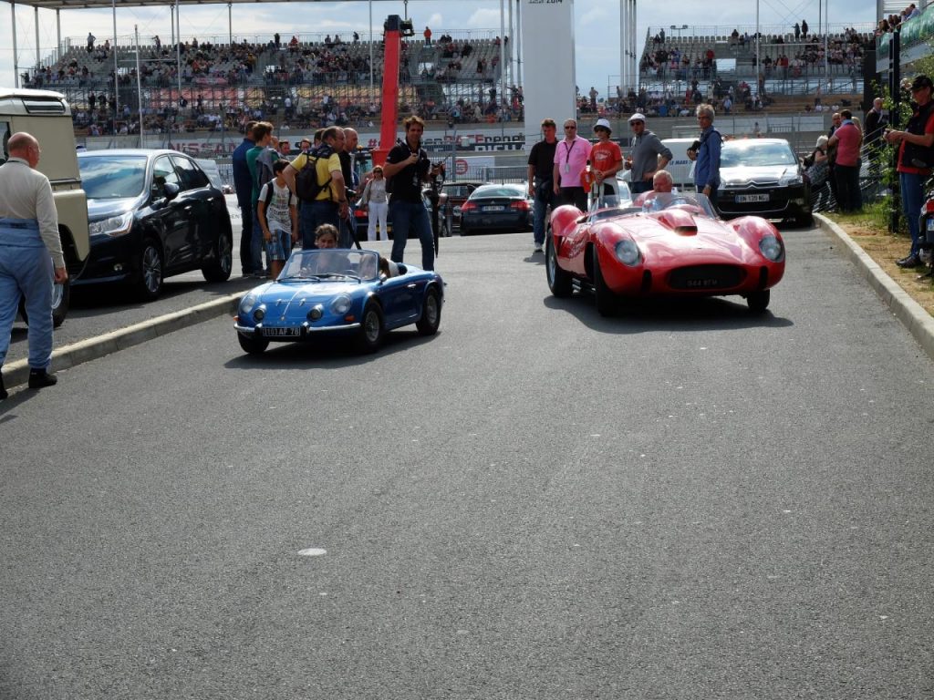 hd-ferrari_au_mans_classic_le_rouge_est_mis_1-12