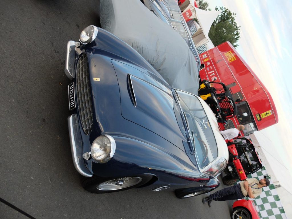 hd-ferrari_au_mans_classic_le_rouge_est_mis_1-5