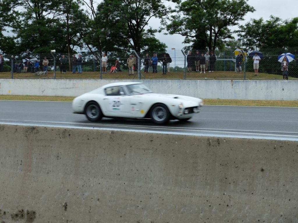 hd-ferrari_au_mans_classic_le_rouge_est_mis_1-9