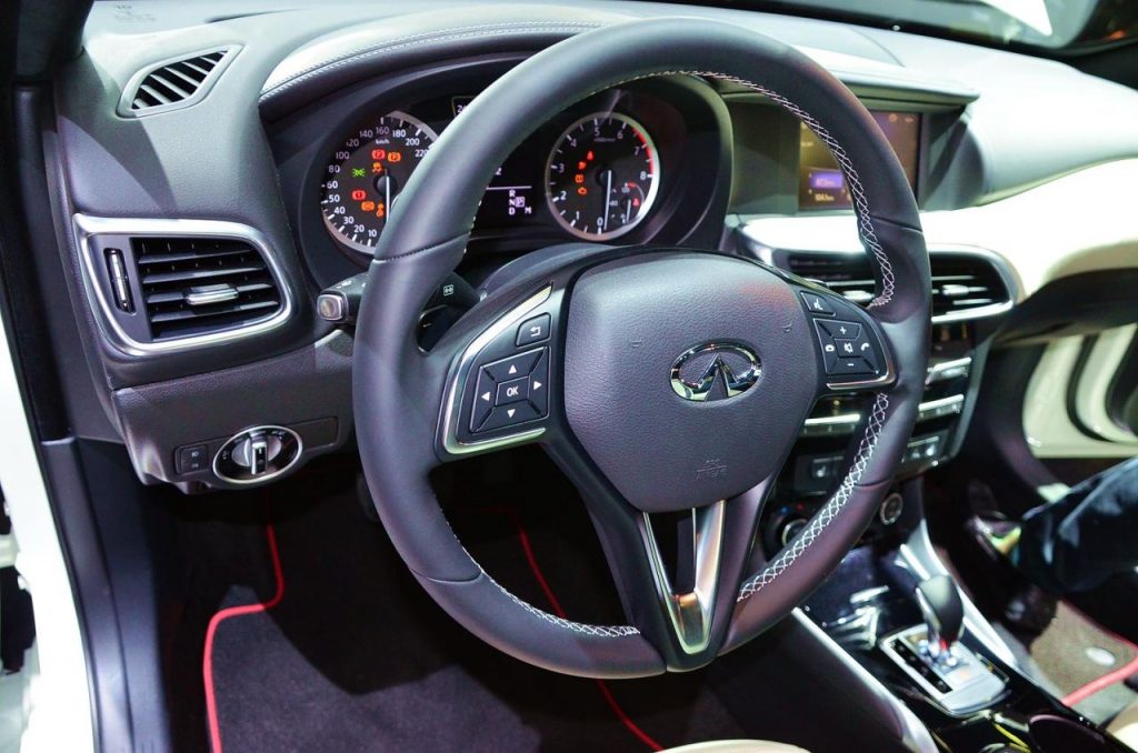 hd-francfort_2015_live_infiniti_q30_1-11