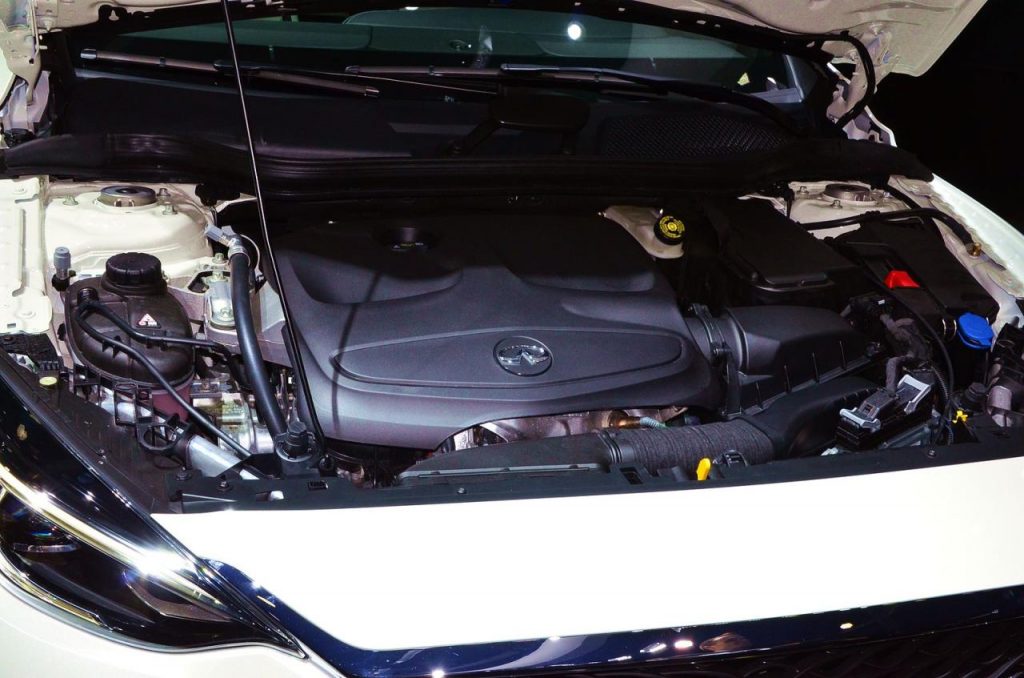 hd-francfort_2015_live_infiniti_q30_1-12