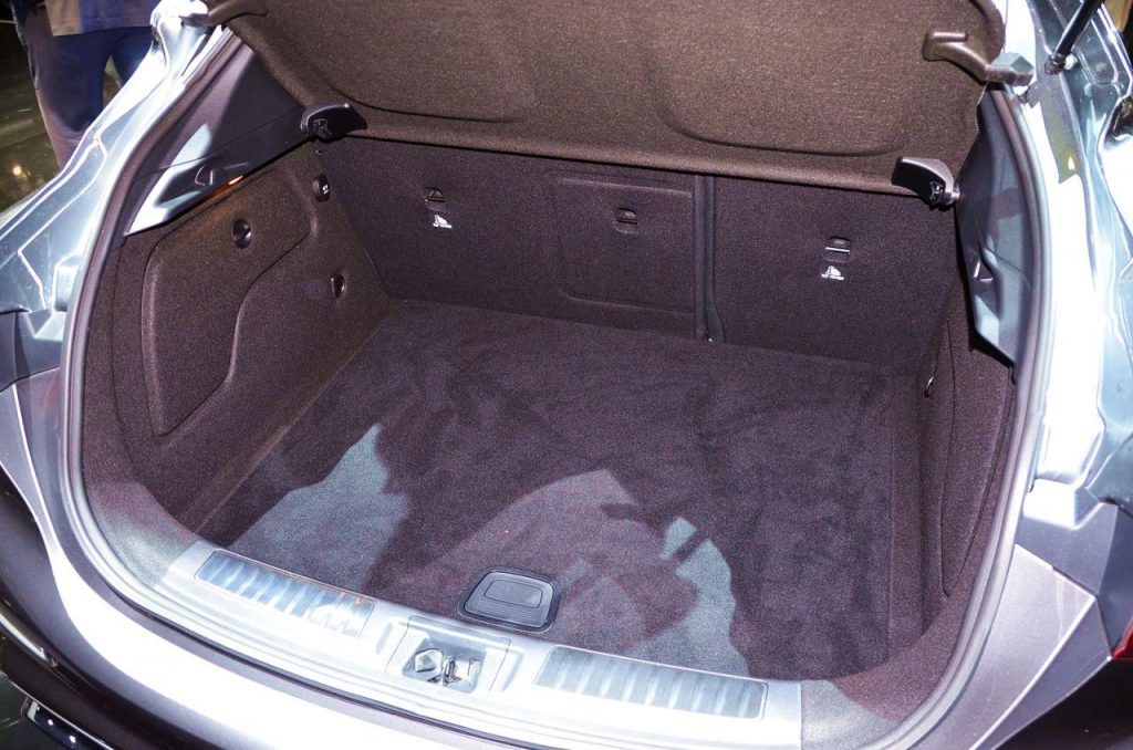 hd-francfort_2015_live_infiniti_q30_1-14