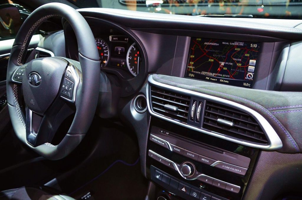 hd-francfort_2015_live_infiniti_q30_1-17