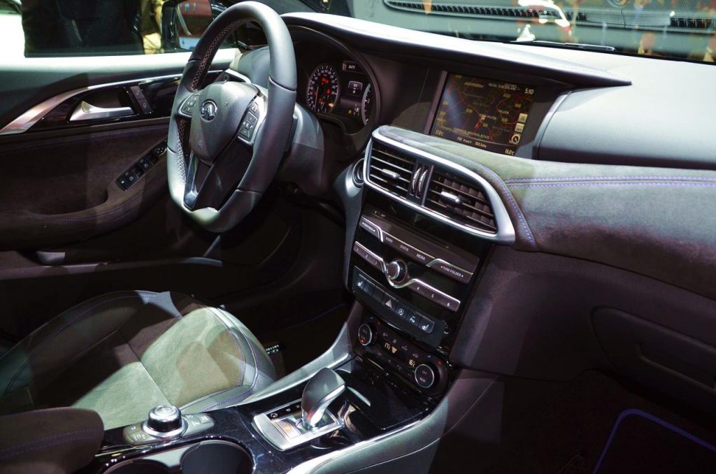 hd-francfort_2015_live_infiniti_q30_1-18