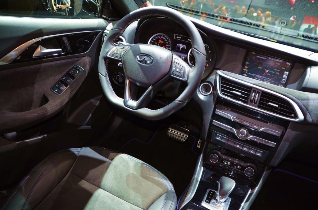 hd-francfort_2015_live_infiniti_q30_1-19