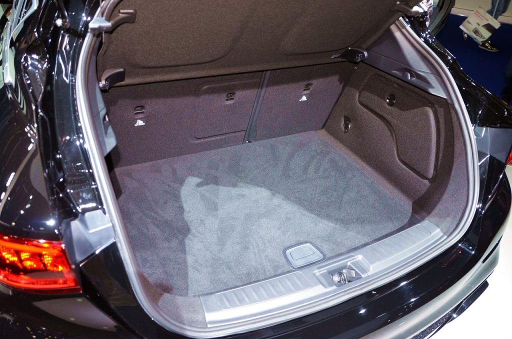 hd-francfort_2015_live_infiniti_q30_1-2