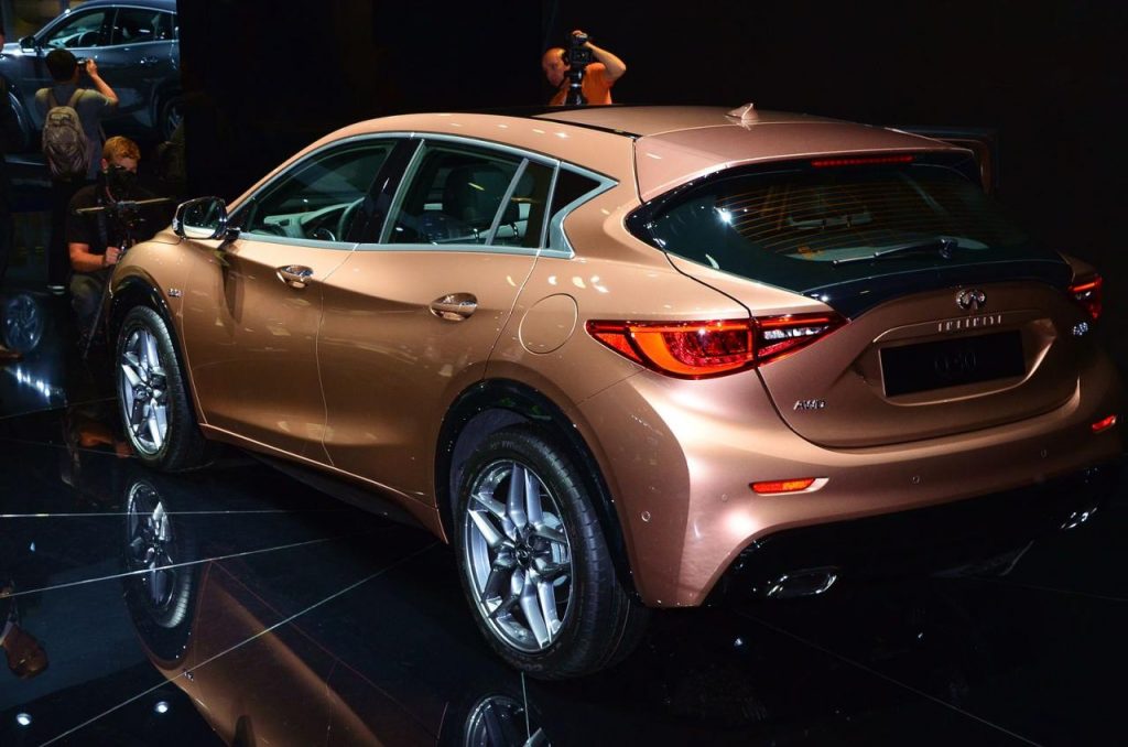 hd-francfort_2015_live_infiniti_q30_1-22