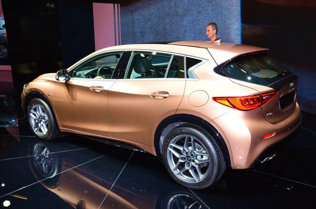 hd-francfort_2015_live_infiniti_q30_1-24