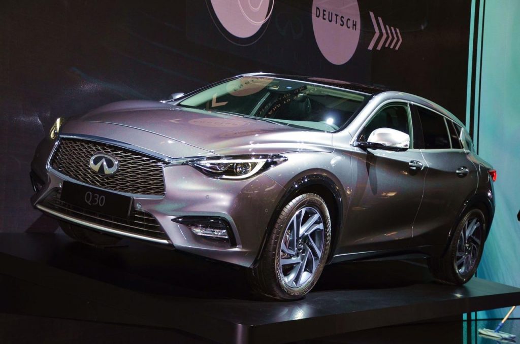 hd-francfort_2015_live_infiniti_q30_1-3