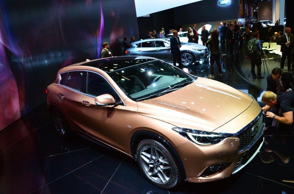 hd-francfort_2015_live_infiniti_q30_1-31