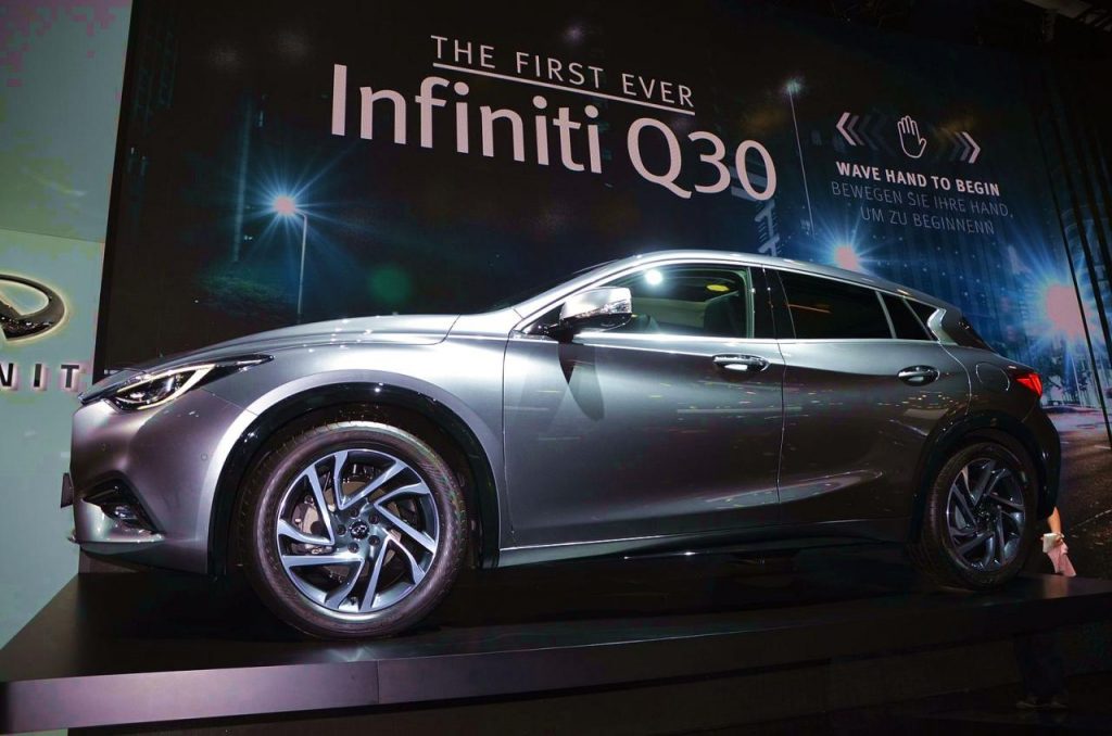 hd-francfort_2015_live_infiniti_q30_1-35