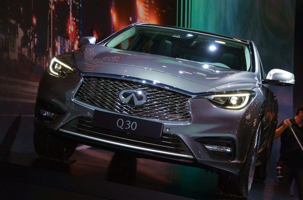 hd-francfort_2015_live_infiniti_q30_1-4