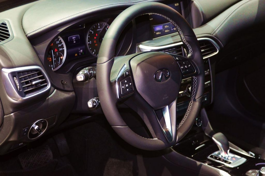 hd-francfort_2015_live_infiniti_q30_1-5