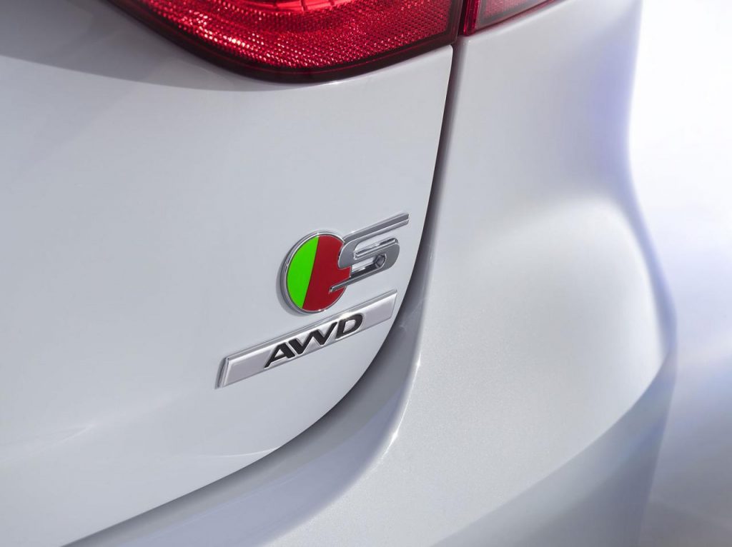 hd-new_york_2015_jaguar_xf_1-3